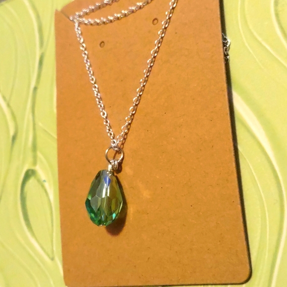💚 Crystal Drop Necklace - Picture 3 of 4